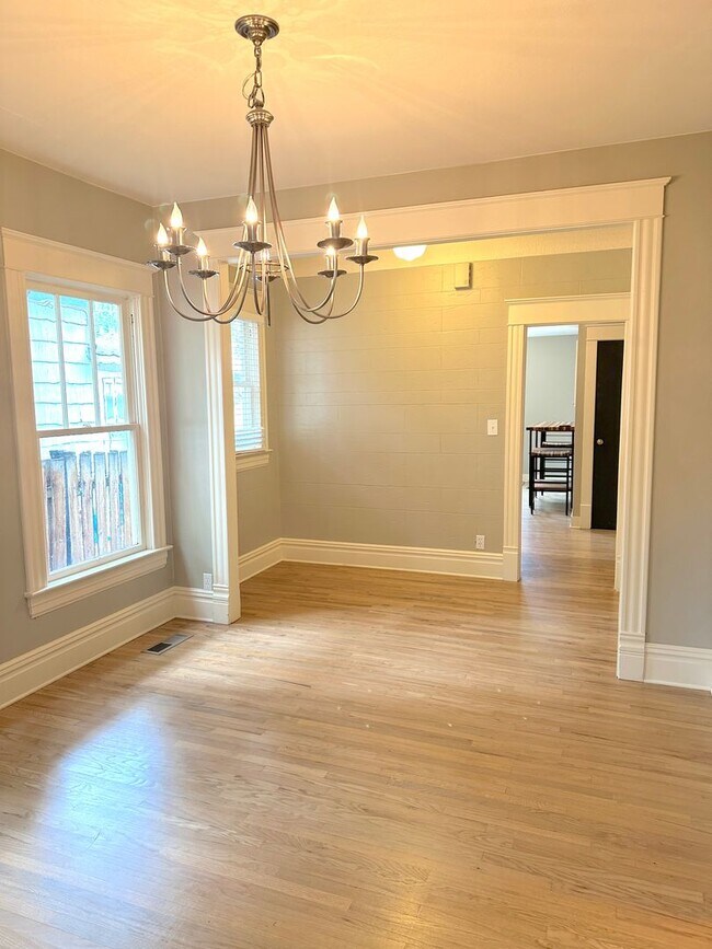 Building Photo - Beautiful 4- Bedroom North End Home