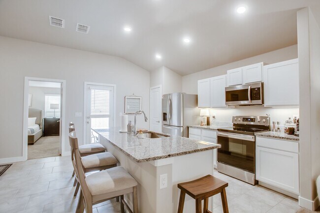 Foto del edificio - New Construction 3/2/2 in Cooper District!