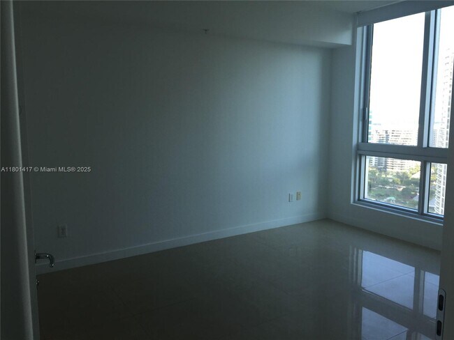 Foto del edificio - 300 S Biscayne Blvd