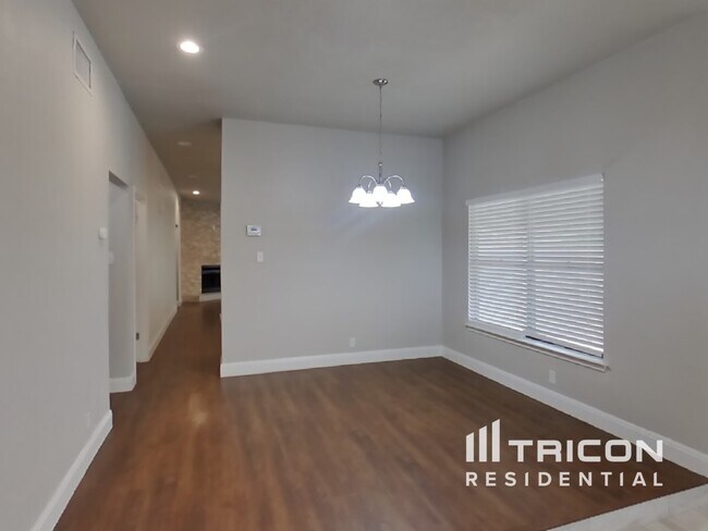 Building Photo - 8755 Ridge Moon Dr