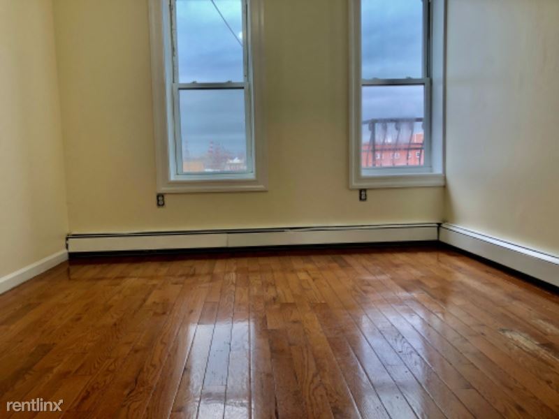 Primary Photo - 190 Van Nostrand Ave