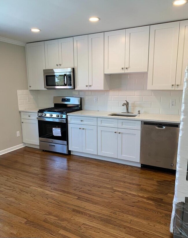 Building Photo - Single Family Home at 53 Audrey Pl , Hamilton