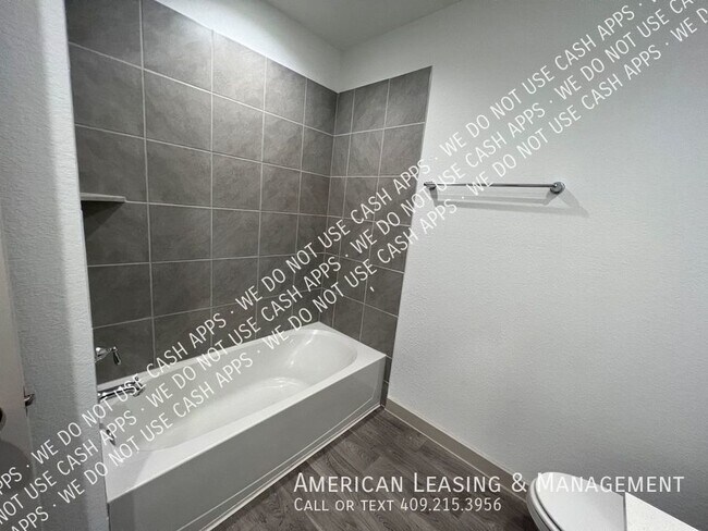 Foto del edificio - 375 Silver Bridge Ct