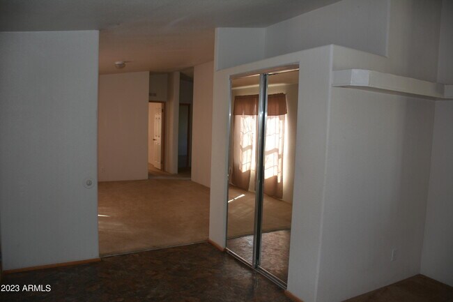 Foto del edificio - 23118 E Munoz St