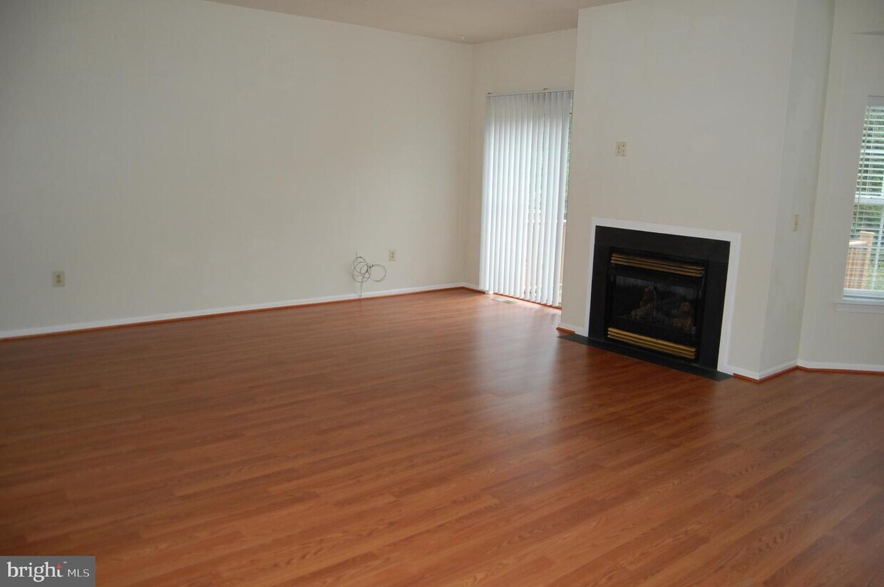 Primary Photo - 65 Arbor Cir
