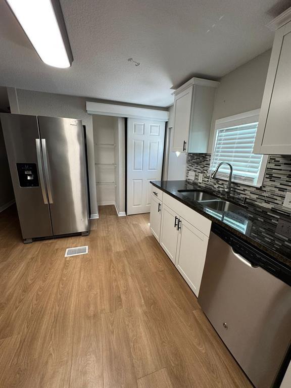 Building Photo - 608 River Village Dr