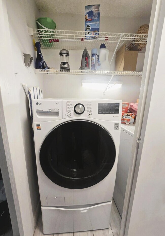 Foto del edificio - 5885 Northpointe Ln