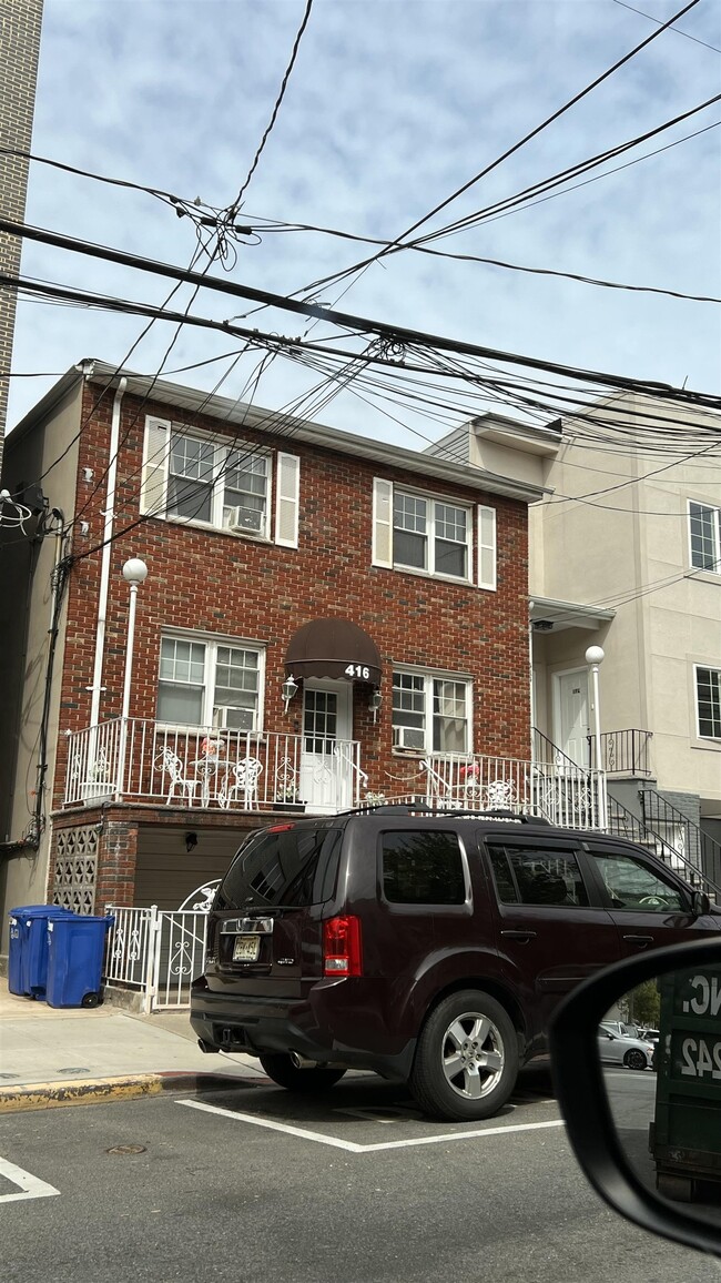 Building Photo - 416 6th St
