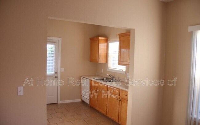 Foto del edificio - 305 Excalibur Ct