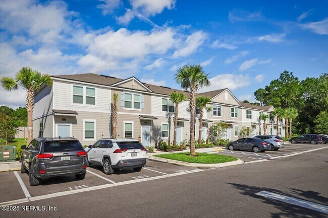 Foto del edificio - 85 Elmhurst Ln