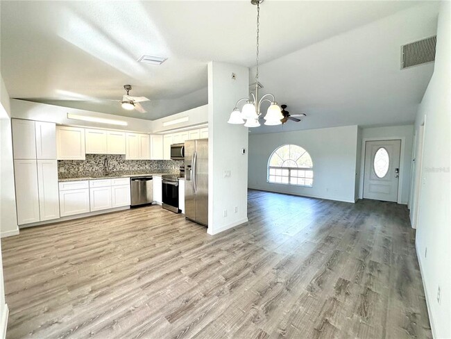 Foto del edificio - 4395 Hansard Ave