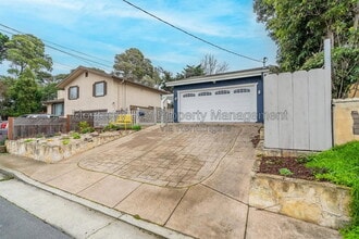 Building Photo - 20 Del Robles Ave