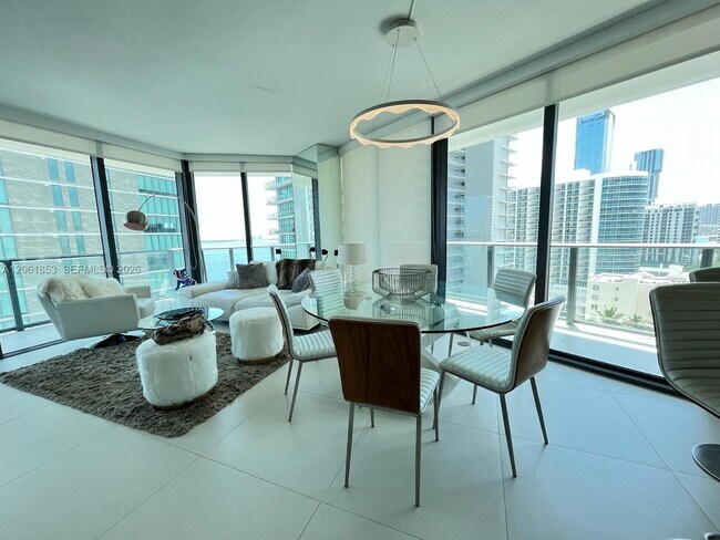 Foto del edificio - 501 NE 31st St