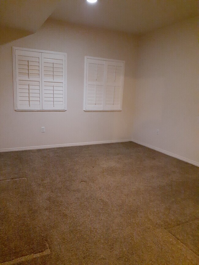 Building Photo - 11075 S Grape Arbor Pl