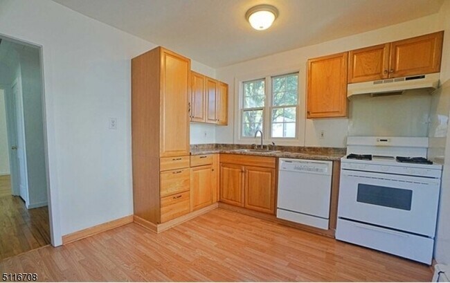 Building Photo - 23 Reihl St