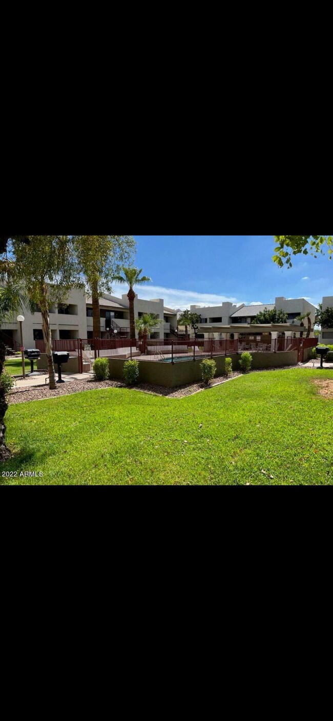Building Photo - 3301 E Earll Dr
