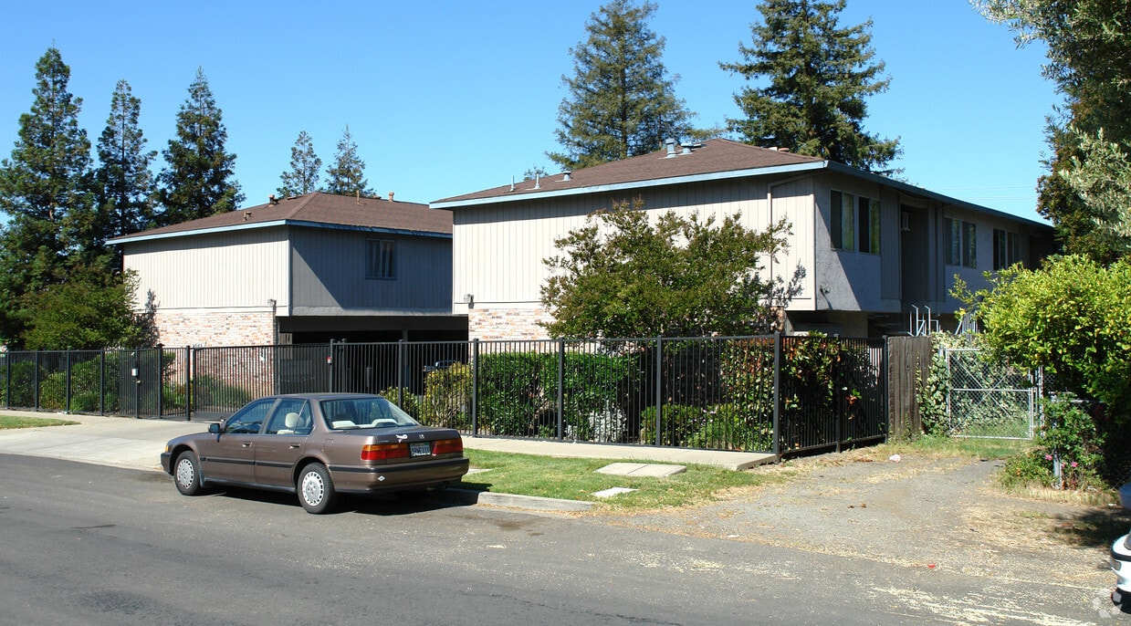 Building Photo - 2141 Fremont St