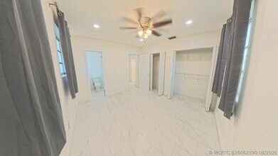 Building Photo - 341 Henthorne Dr
