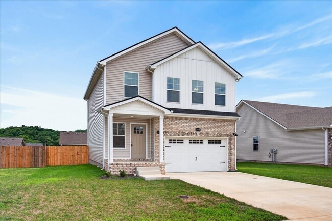 Building Photo - Pet Friendly Three Bedroom!