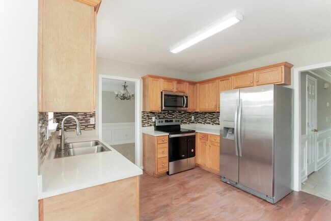 Building Photo - Lovely 3 Bedroom in a Great Location!