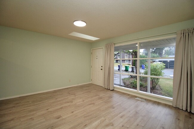 Building Photo - 224 NE 127th Ave