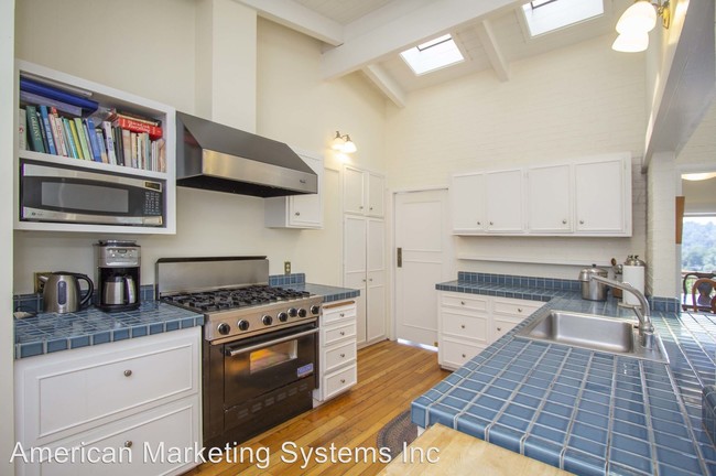 Building Photo - 4 br, 2.5 bath House - 151 Greenwood Way