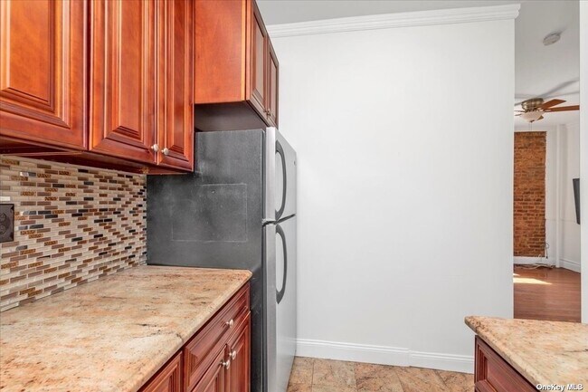 Building Photo - 21-27-27 33rd St