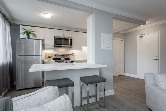 Photo du bâtiment - 150 & 160 Hughson St South