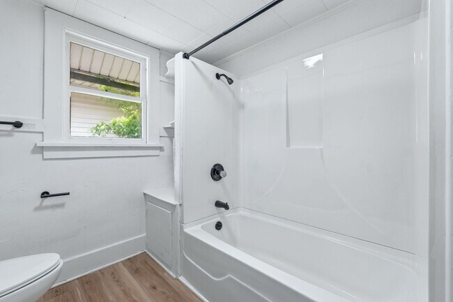Foto del edificio - 3 BR - Classic Charm Meets Modern Living