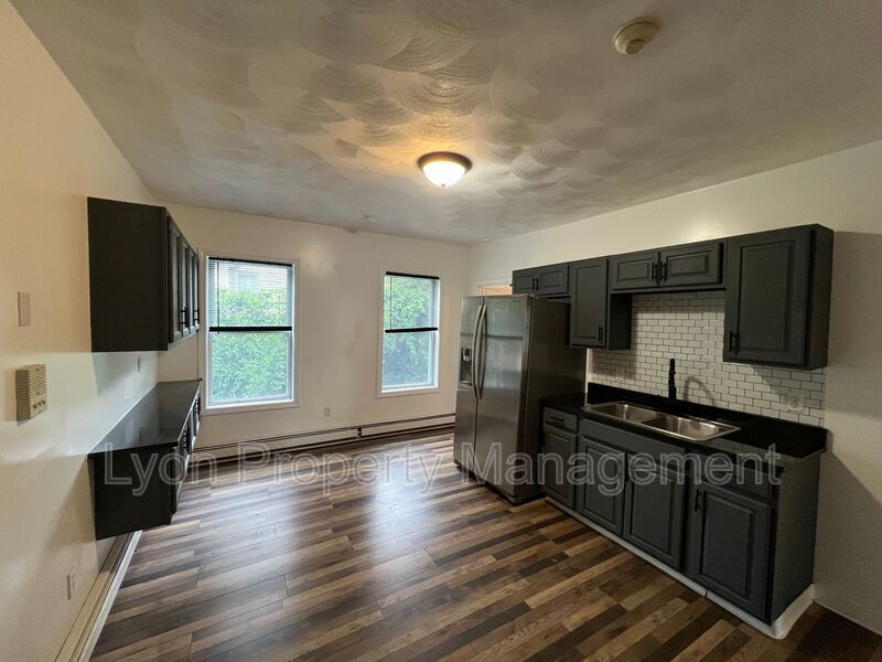 Foto principal - 156 Pleasant St