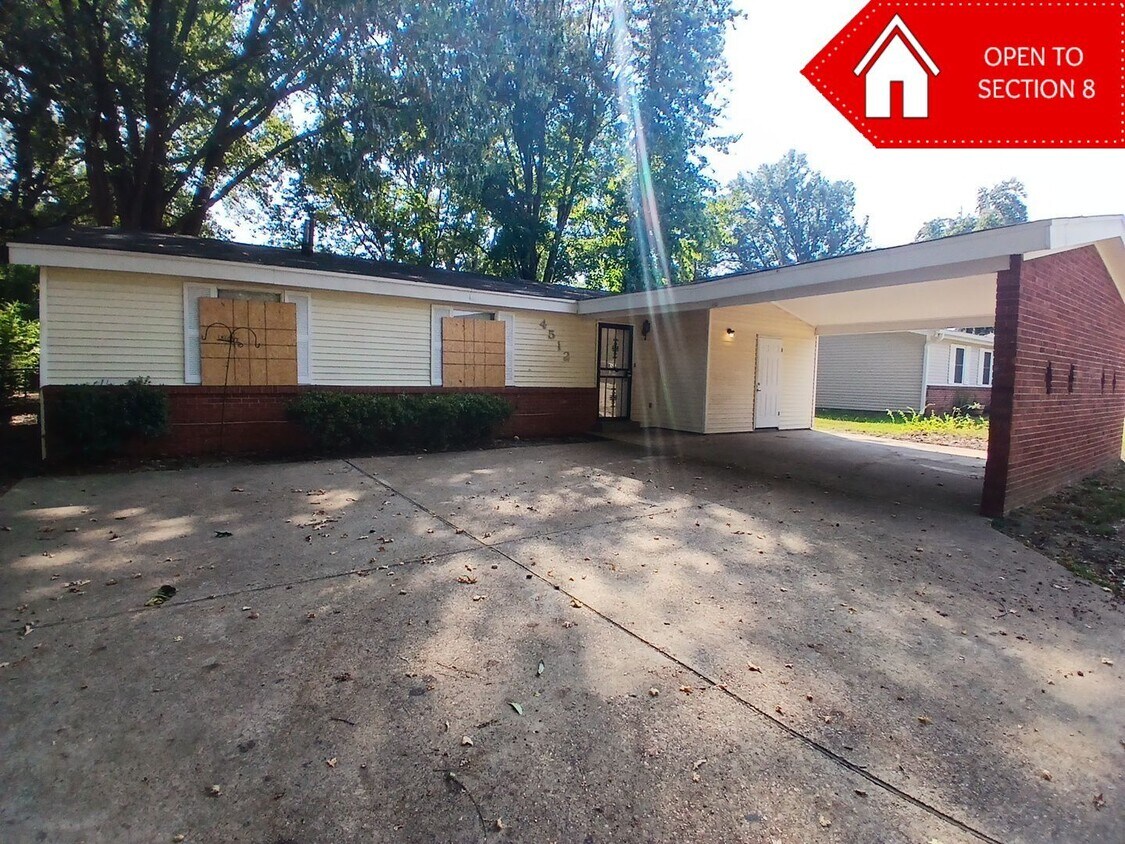 Foto principal - Completely renovated 4 Bedroom, 1.5-Bath |...