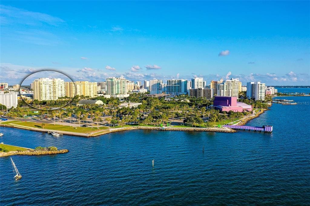 Foto principal - 800 N Tamiami Trl