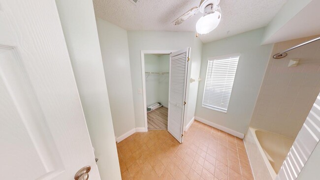 Building Photo - 2219 Umbrella Tree Dr