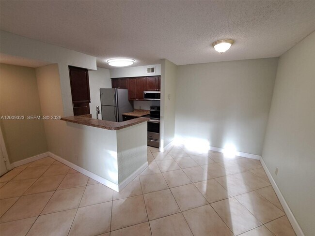 Foto del edificio - 3200 N Palm Aire Dr