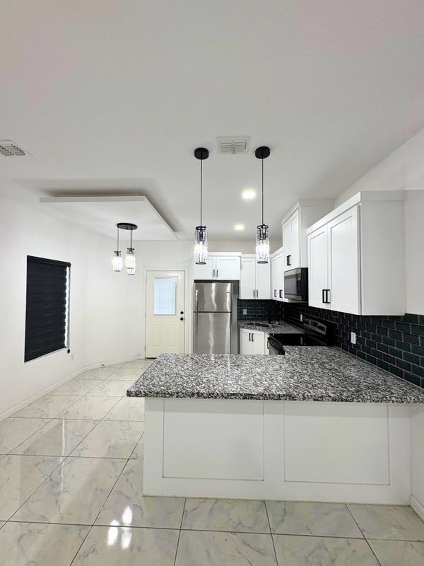 Foto del edificio - 912 N Woodson Ave