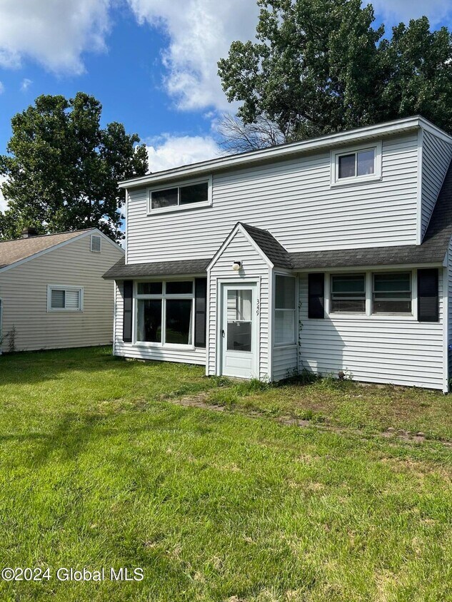 Foto principal - 349 Whitehall Rd