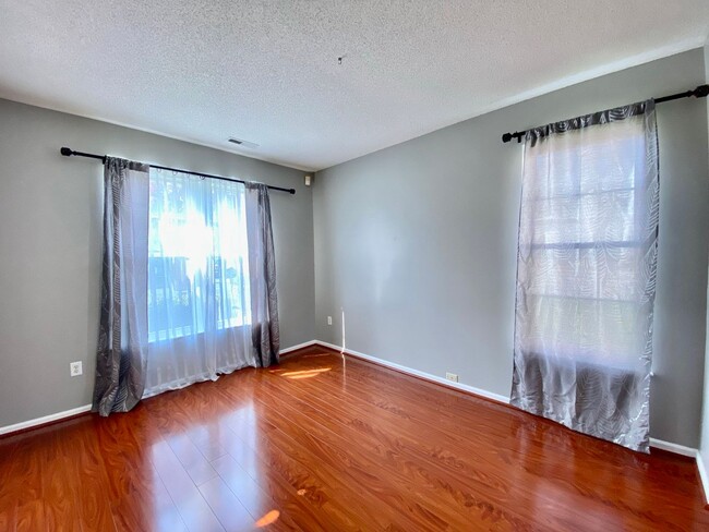 Building Photo - Fabulous 4-Bedroom Home w/Community Pool, ...