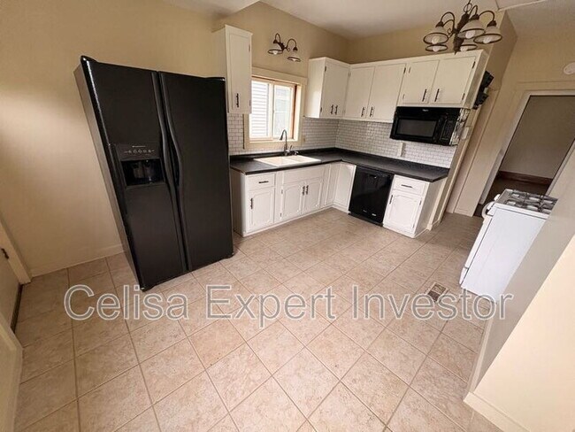 Foto del edificio - 3221 S Harrison St