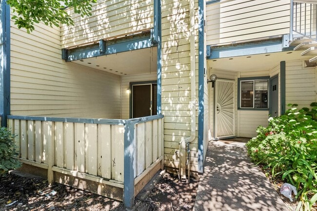 Building Photo - 46618 Winema Common