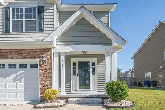 Building Photo - 808 Jade Ln