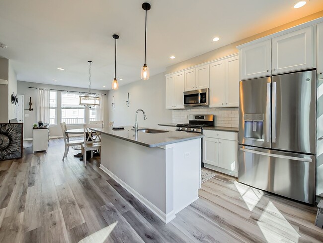 Building Photo - Move-In Ready 3-Bedroom Home in Prime Down...
