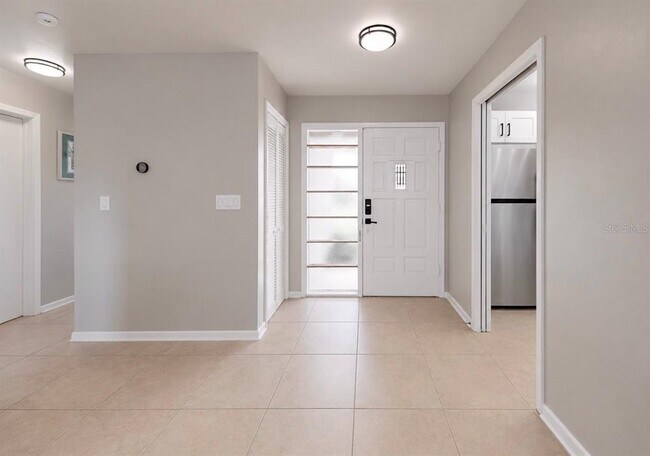 Foto del edificio - 1725 Bikini Ct
