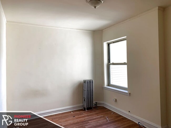 Building Photo - 2536 N Sawyer Ave