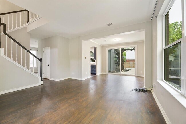 Building Photo - 3009 Fort Worth Trail