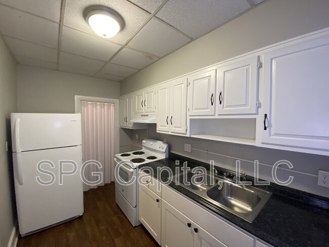 Building Photo - 213 S Main St