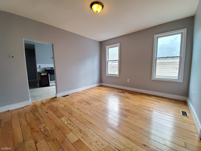 Building Photo - 2 br, 1 bath  - 372 Wainwright St Apt 1