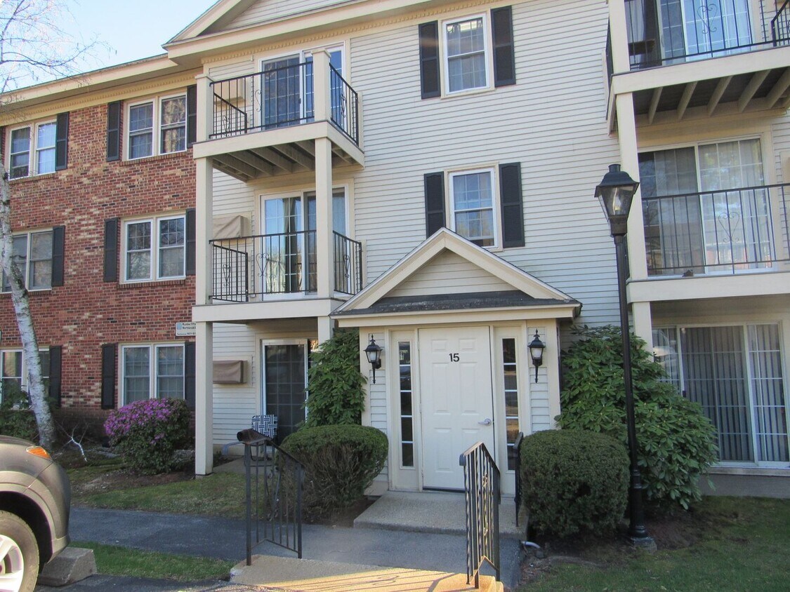 Primary Photo - Manchester Oakbrook 2 Bedroom/ First Floor...