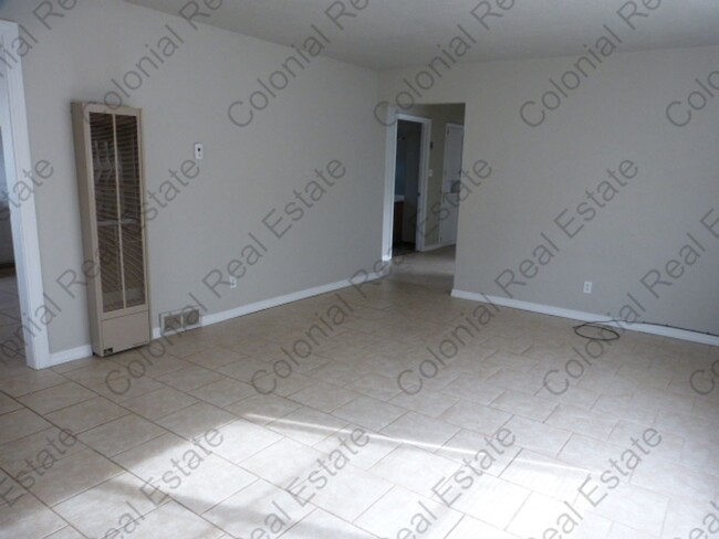 Foto del edificio - Spacious and updated 3 bedroom 2 bathroom ...