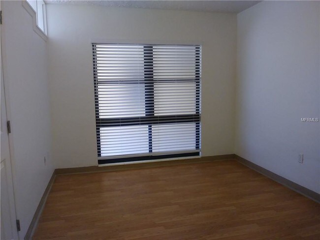 Foto del edificio - 145 10th Ave N