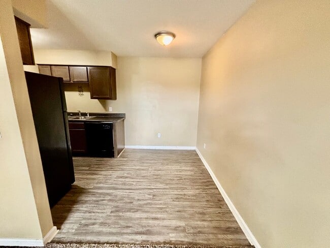 Building Photo - Danville 2 Bedroom Rental – Simple, Spacio...